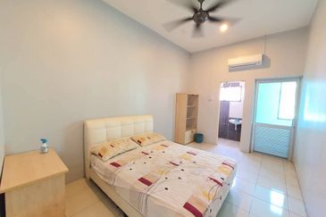 Bandar Seri Botani, Good Condition 2 Storey Terrace House For Rent 