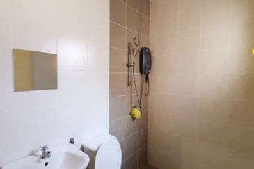 Bandar Seri Botani, Good Condition 2 Storey Terrace House For Rent 