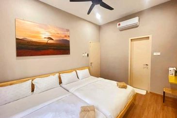 THE COVE HILLSIDE RESIDENCE