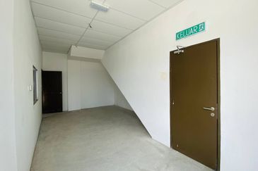 Kawasan Perindustrian Pengkalan 3 1.5 Storey Semi-D Factory For Rent 
