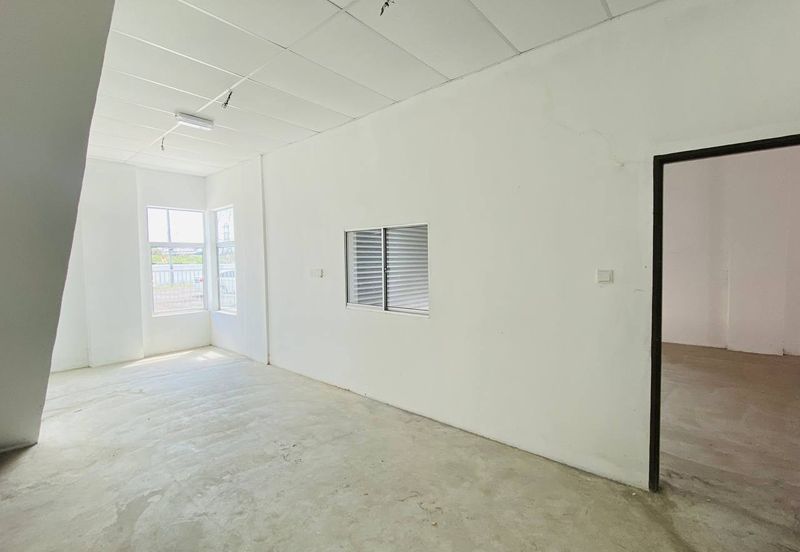 Kawasan Perindustrian Pengkalan 3 1.5 Storey Semi-D Factory For Rent 