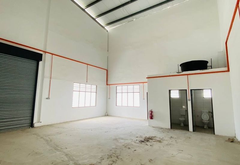 Kawasan Perindustrian Pengkalan 3 1.5 Storey Semi-D Factory For Rent 