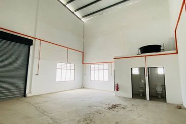 Kawasan Perindustrian Pengkalan 3 1.5 Storey Semi-D Factory For Rent 