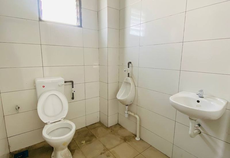 Kawasan Perindustrian Pengkalan 3 1.5 Storey Semi-D Factory For Rent 