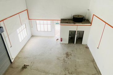 Kawasan Perindustrian Pengkalan 3 1.5 Storey Semi-D Factory For Rent 