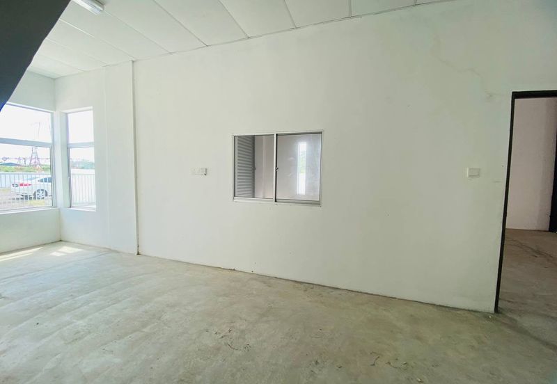 Kawasan Perindustrian Pengkalan 3 1.5 Storey Semi-D Factory For Rent 