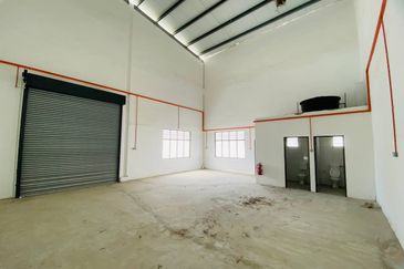 Kawasan Perindustrian Pengkalan 3 1.5 Storey Semi-D Factory For Rent 