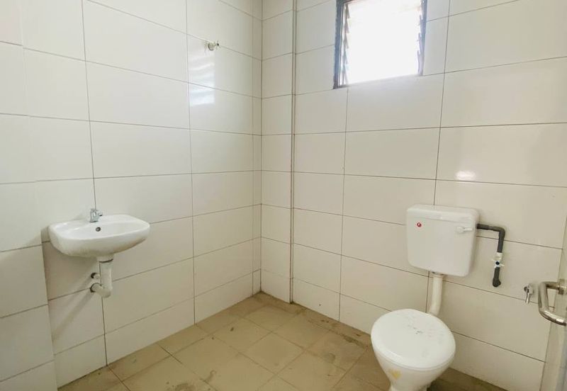 Kawasan Perindustrian Pengkalan 3 1.5 Storey Semi-D Factory For Rent 