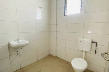 Kawasan Perindustrian Pengkalan 3 1.5 Storey Semi-D Factory For Rent 