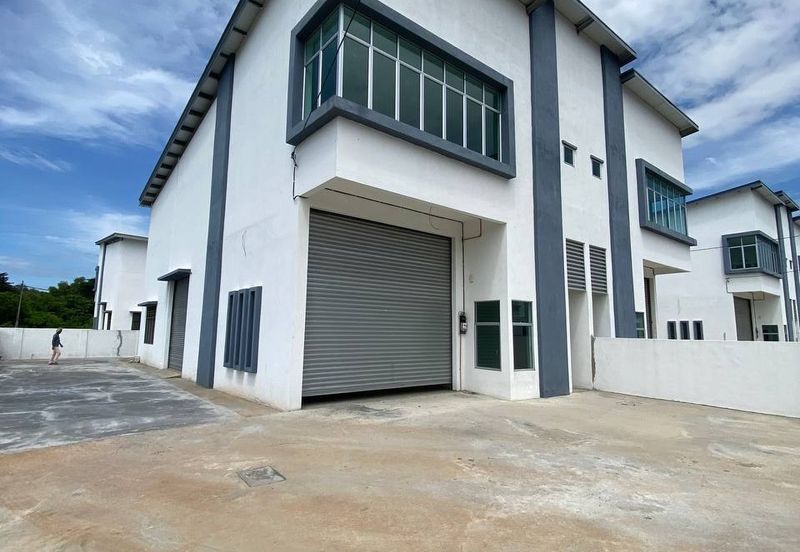 Kawasan Perindustrian Pengkalan 3 1.5 Storey Semi-D Factory For Rent 