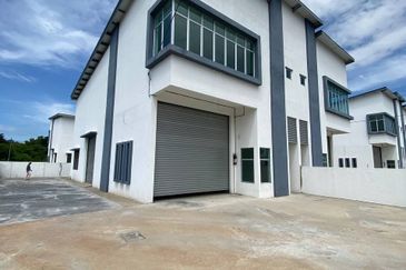 Kawasan Perindustrian Pengkalan 3 1.5 Storey Semi-D Factory For Rent 