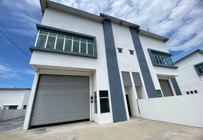 Kawasan Perindustrian Pengkalan 3 1.5 Storey Semi-D Factory For Rent 