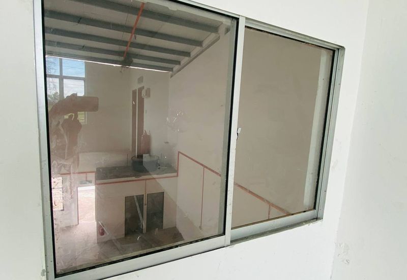 Kawasan Perindustrian Pengkalan 3 1.5 Storey Semi-D Factory For Rent 