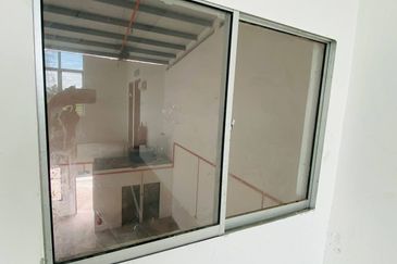 Kawasan Perindustrian Pengkalan 3 1.5 Storey Semi-D Factory For Rent 