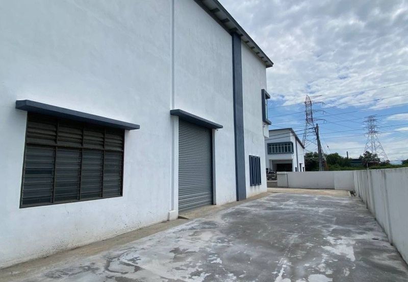 Kawasan Perindustrian Pengkalan 3 1.5 Storey Semi-D Factory For Rent 