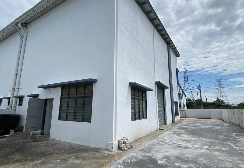 Kawasan Perindustrian Pengkalan 3 1.5 Storey Semi-D Factory For Rent 
