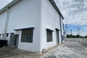 Kawasan Perindustrian Pengkalan 3 1.5 Storey Semi-D Factory For Rent 