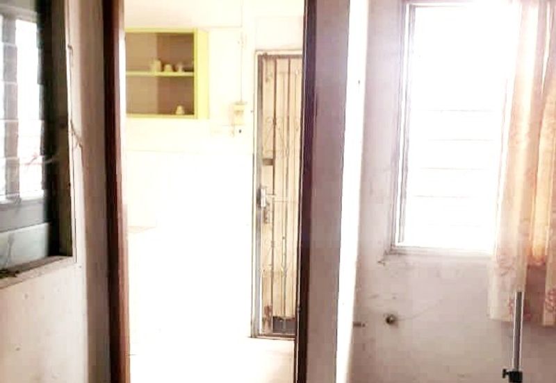 Pasir Puteh Facing Main Road 2.5 Storey Shoplot For Sale 