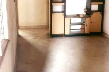 Pasir Puteh Facing Main Road 2.5 Storey Shoplot For Sale 