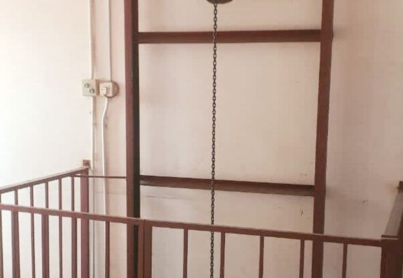 Pasir Puteh Facing Main Road 2.5 Storey Shoplot For Sale 