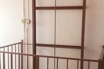 Pasir Puteh Facing Main Road 2.5 Storey Shoplot For Sale 