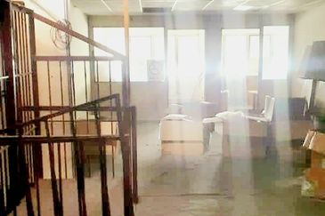 Pasir Puteh Facing Main Road 2.5 Storey Shoplot For Sale 