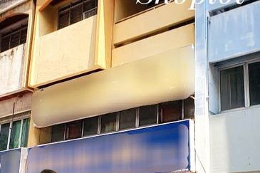 Pasir Puteh Facing Main Road 2.5 Storey Shoplot For Sale 