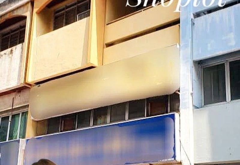 Pasir Puteh Facing Main Road 2.5 Storey Shoplot For Sale 