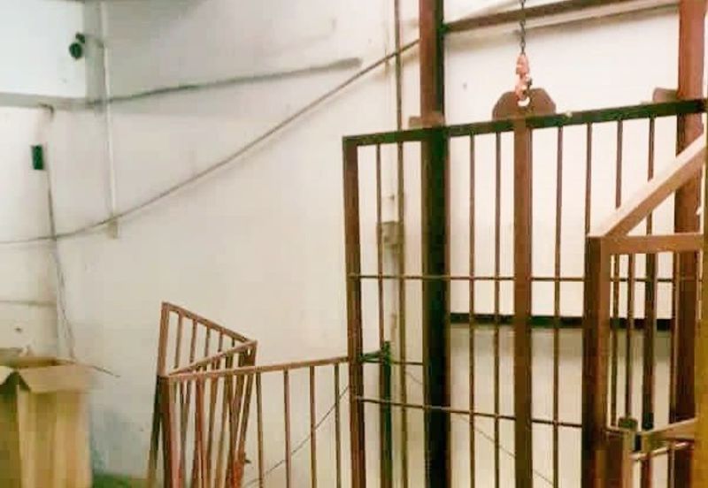 Pasir Puteh Facing Main Road 2.5 Storey Shoplot For Sale 