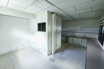 Kuala Kangsar Nice Double Storey Terrace House Corner Unit For Sale 