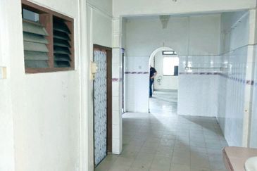 Kuala Kangsar Nice Double Storey Terrace House Corner Unit For Sale 