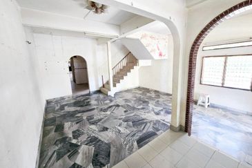 Kuala Kangsar Nice Double Storey Terrace House Corner Unit For Sale 