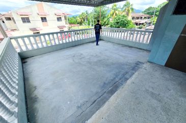 Kuala Kangsar Nice Double Storey Terrace House Corner Unit For Sale 