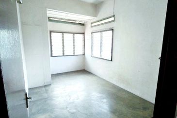 Kuala Kangsar Nice Double Storey Terrace House Corner Unit For Sale 
