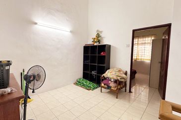 Menglembu Falim Facing Field Nice Double Storey Terrace House