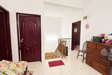 Menglembu Falim Facing Field Nice Double Storey Terrace House