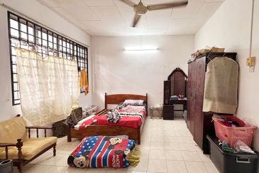 Menglembu Falim Facing Field Nice Double Storey Terrace House