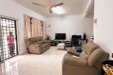 Menglembu Falim Facing Field Nice Double Storey Terrace House