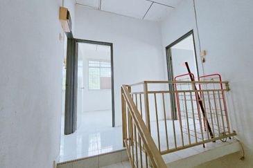 Taman Bunga Raya, Kuala Kangsar Double Storey Terrace House Corner Unit For Sale 