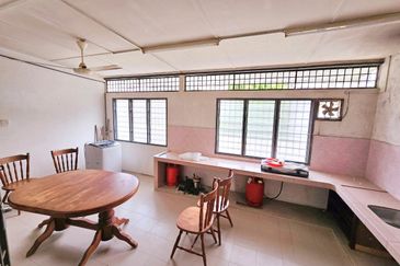 Taman Bunga Raya, Kuala Kangsar Double Storey Terrace House Corner Unit For Sale 