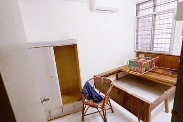 Taman Bunga Raya, Kuala Kangsar Double Storey Terrace House Corner Unit For Sale 