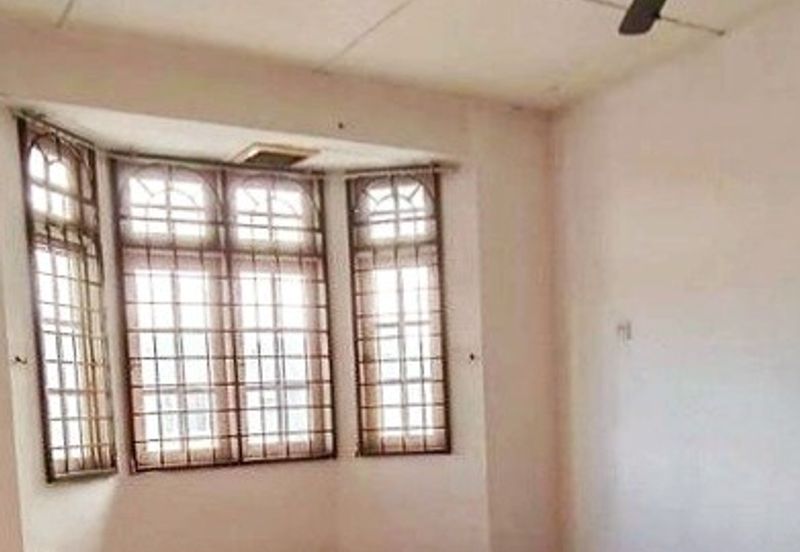 Bercham Timur Super Long Double Storey Terrace House 