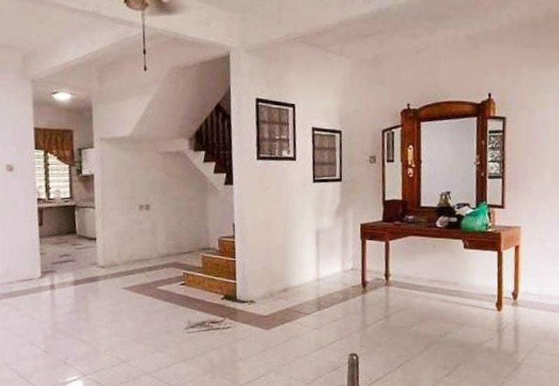Bercham Timur Super Long Double Storey Terrace House 