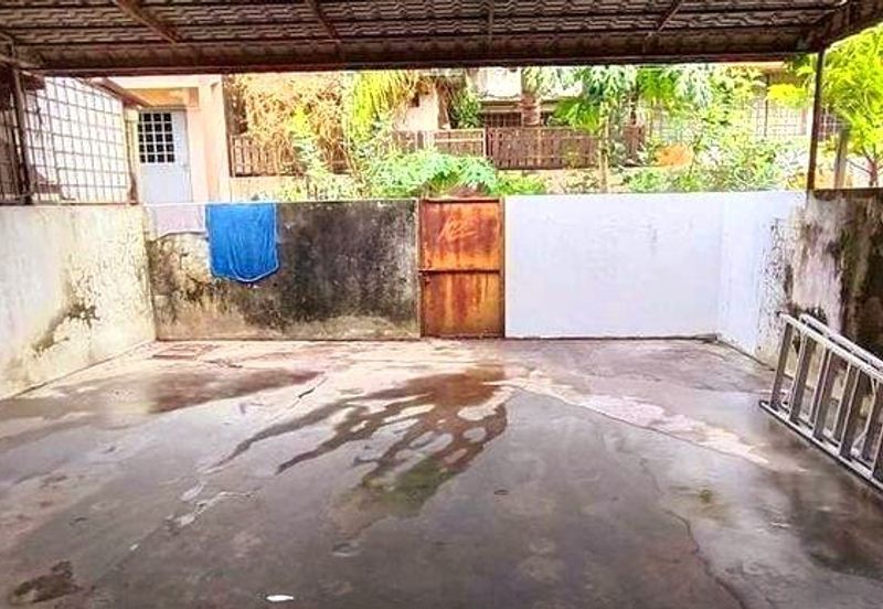 Bercham Timur Super Long Double Storey Terrace House 