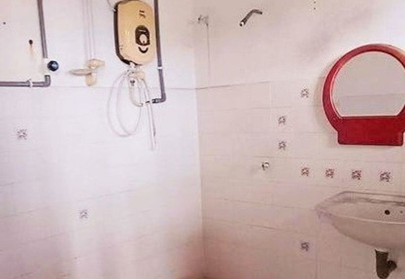 Bercham Timur Super Long Double Storey Terrace House 