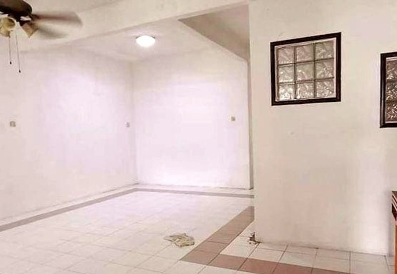 Bercham Timur Super Long Double Storey Terrace House 