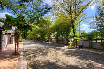 Tambun Uplands Gated & Guarded Luxury Double Storey Semi-D Corner Unit 