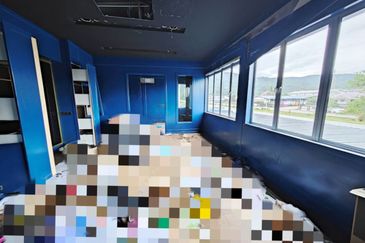 Kawasan Perindustrian Menglembu Facing Main Road 1.5 Storey Semi-D Factory Fully Covered 