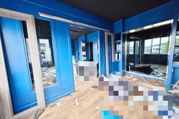 Kawasan Perindustrian Menglembu Facing Main Road 1.5 Storey Semi-D Factory Fully Covered 