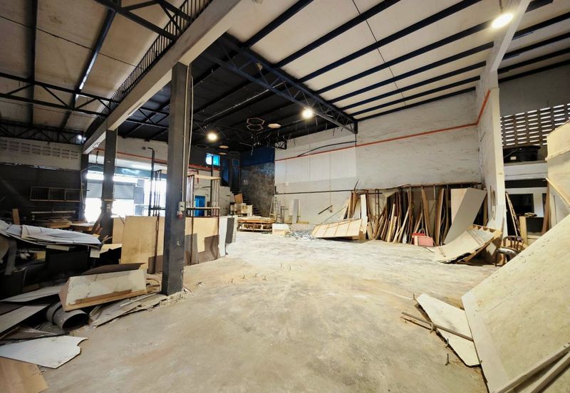 Kawasan Perindustrian Menglembu Facing Main Road 1.5 Storey Semi-D Factory Fully Covered 